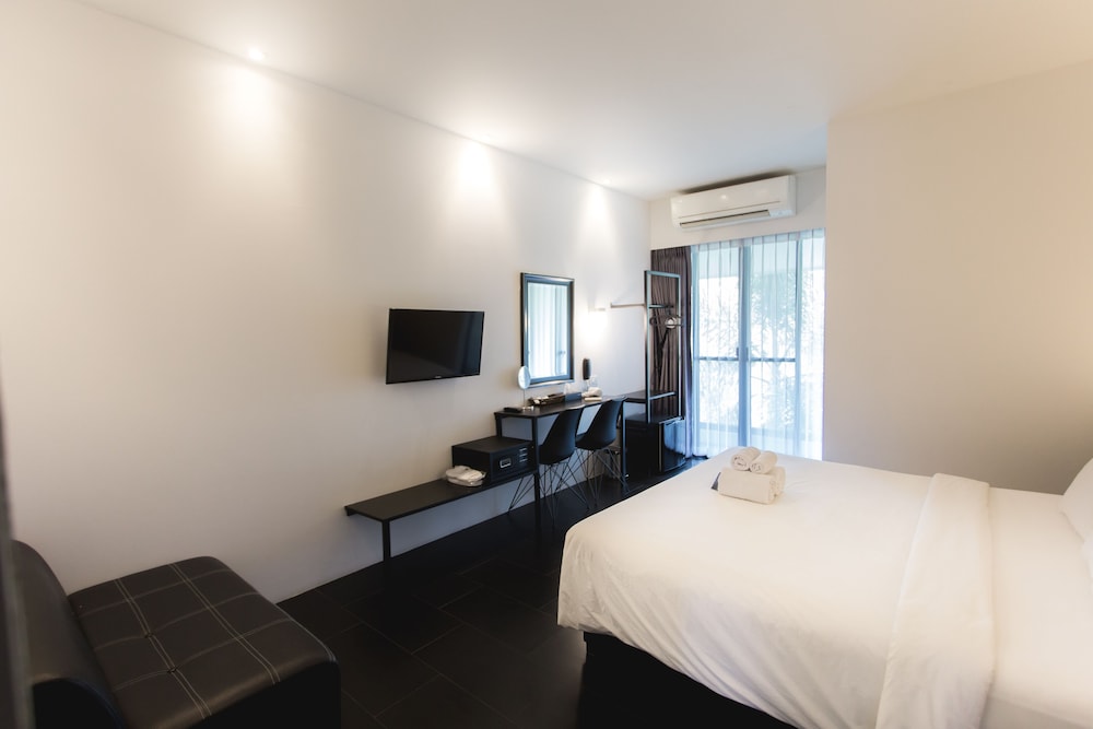 Iwualai Hotel 30/65