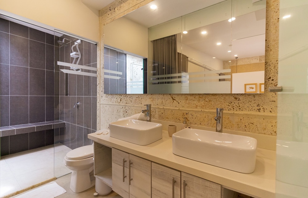 Cartagena Suites de Manga 50/50