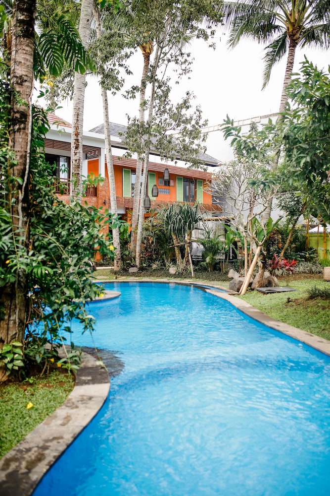 Green Bird Villa 64/68