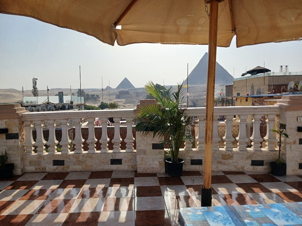 Royal Pyramids Inn 2/50