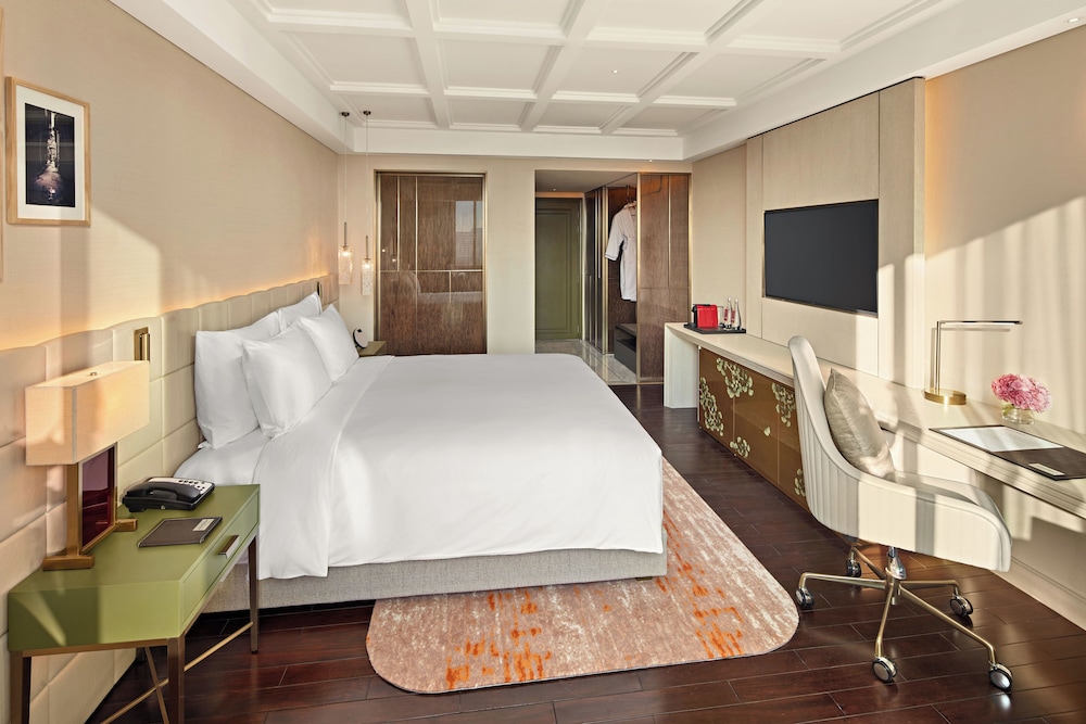 Executive, King Bed