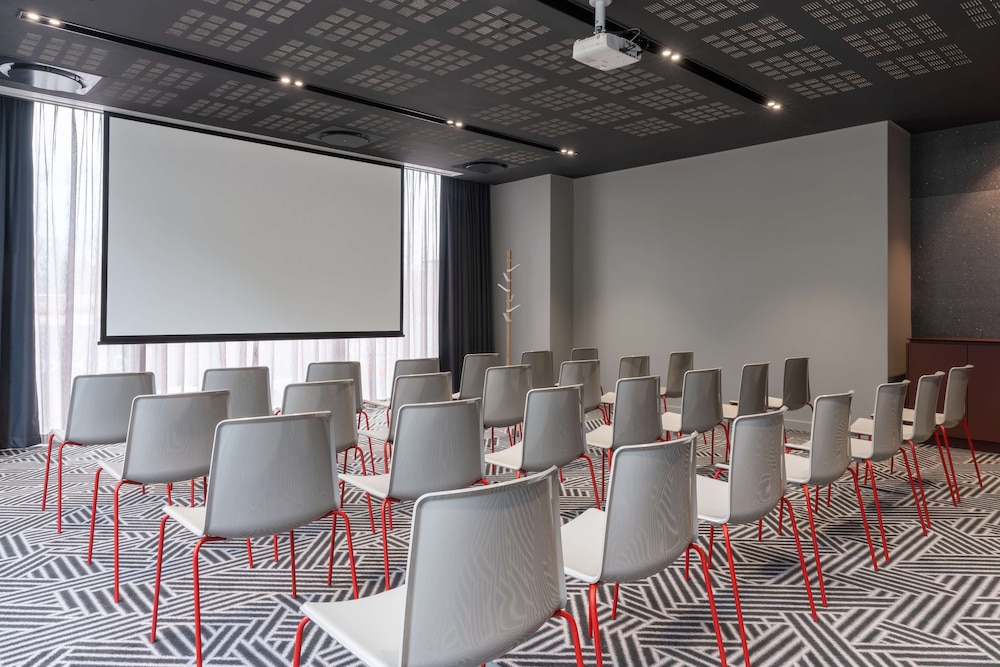 Radisson RED Hotel, Johannesburg Rosebank 64/75