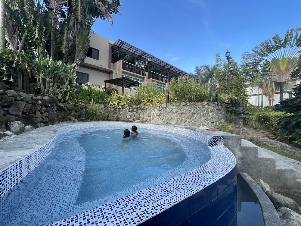 Lakeview Suites 47/68
