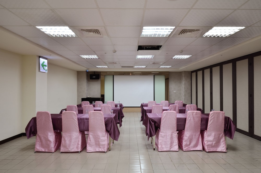 EVER DELIGHTFUL BUSINESS HOTEL 57/61