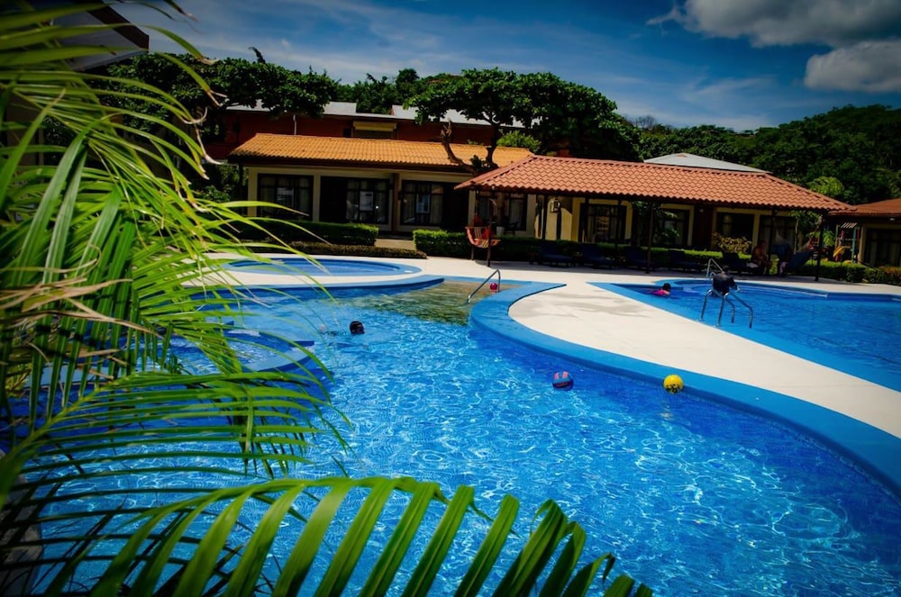 Hotel And Villas Huetares 34/50
