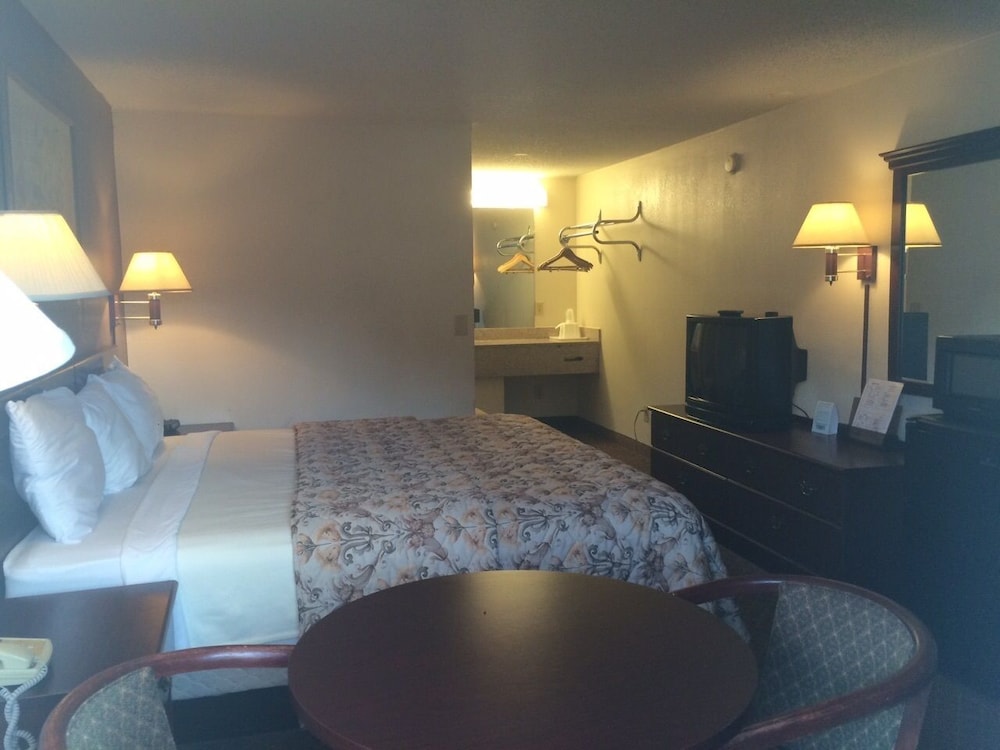 Motel6 Salem, VA 23/52