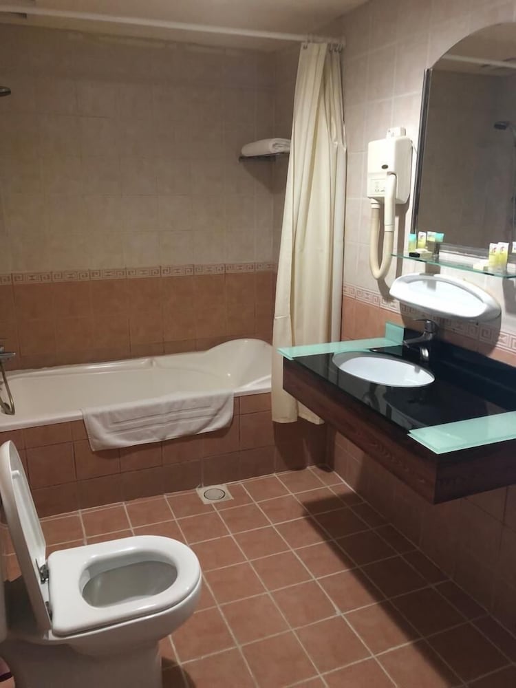 Julphar Hotel 39/42