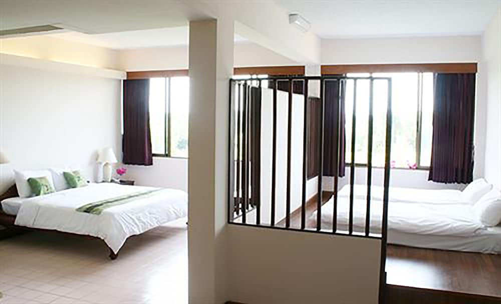 Mae Pim Resort Hotel 18/56