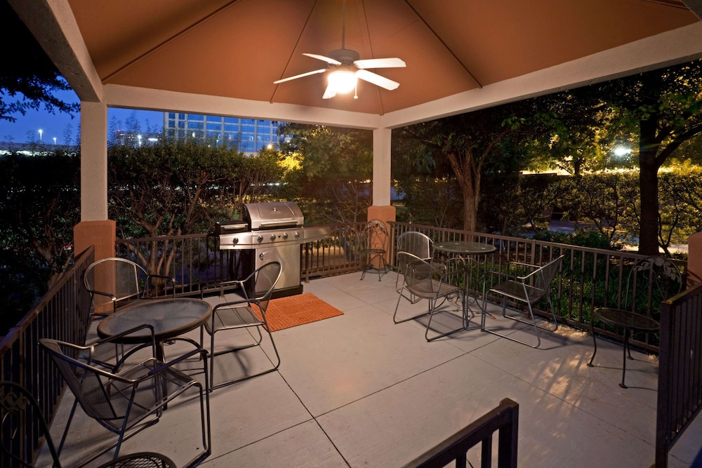 Sonesta Simply Suites Dallas Galleria 19/38