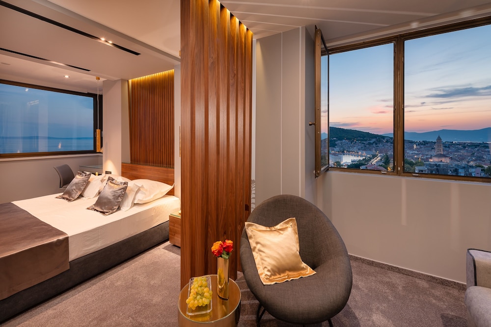 Hotel Royal Suites 53/73