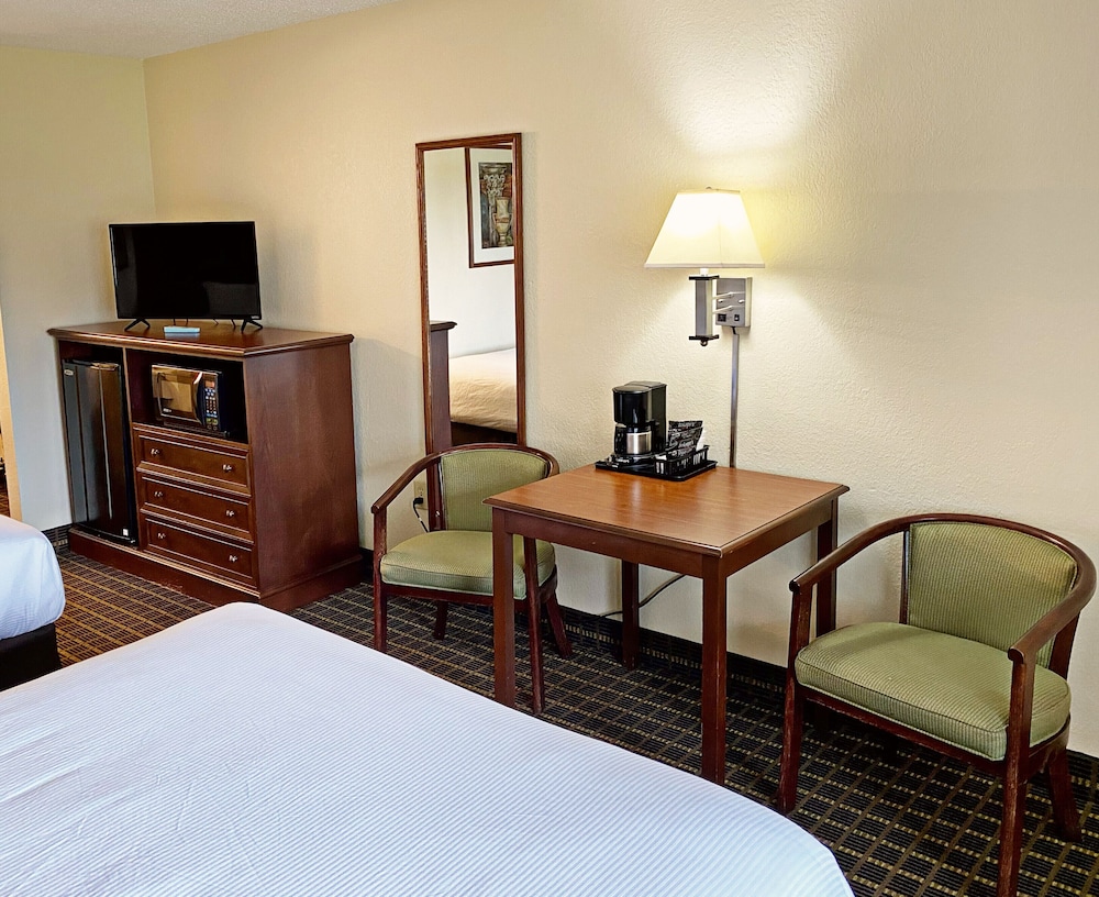 Roadstar Hotel Zephyrhills 16/45