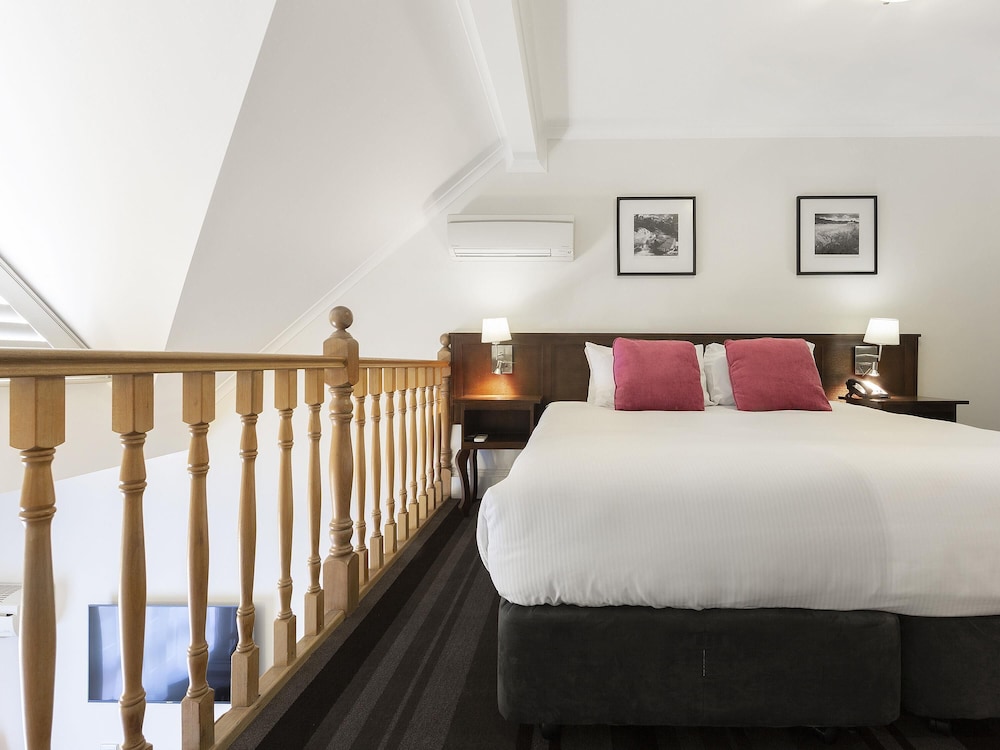 LOFT, DELUXE, KING BED