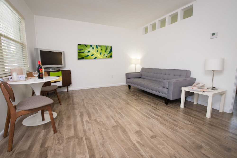 Regency Inn & Suites 41/54