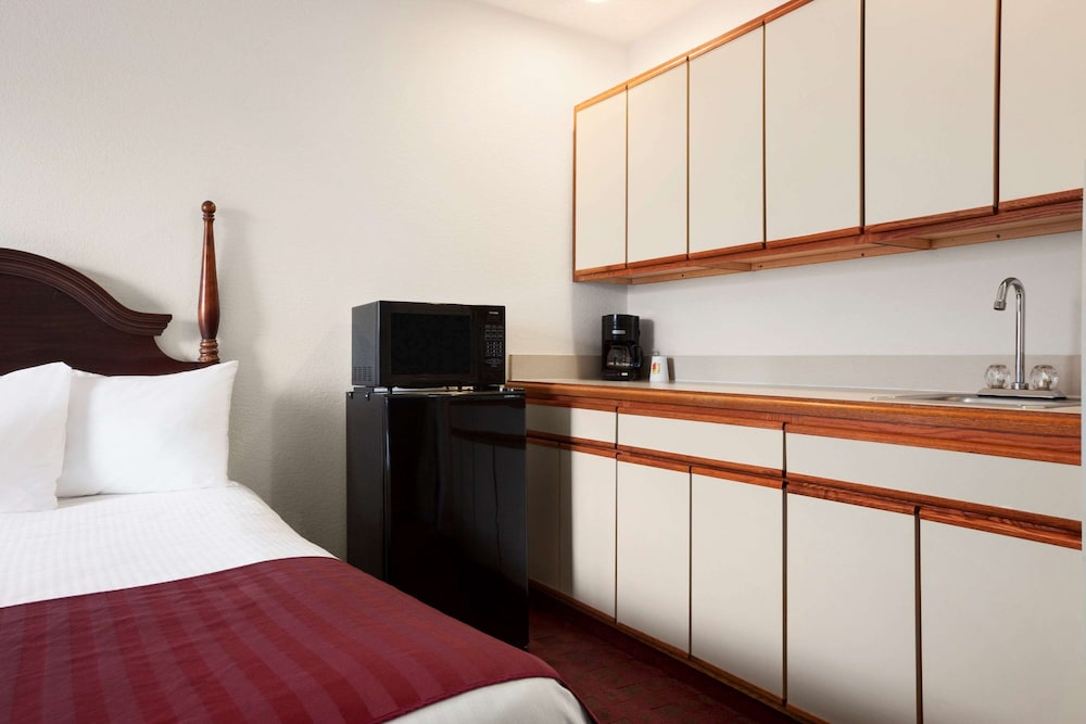 Super 8 By Wyndham Aurora/Naperville Area 16/39