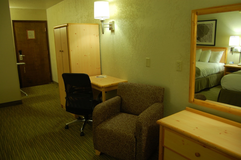 Days Inn and Suites by Wyndham Downtown Missoula-University 37/66
