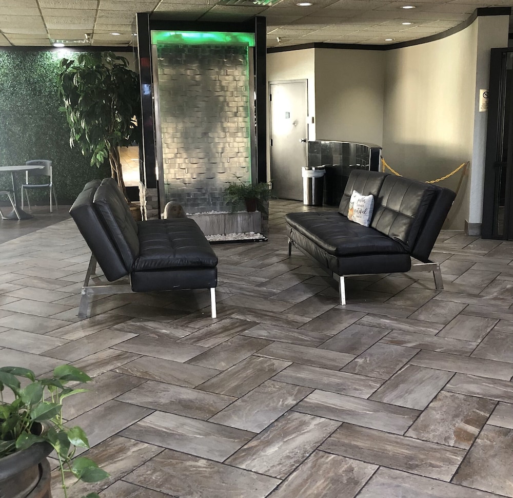 Lamplighter Inn Suites South 31/51
