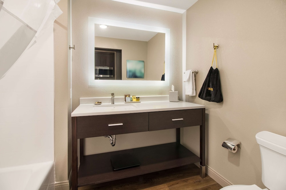 Comfort Inn & Suites Clarksville - Louisville North 59/69