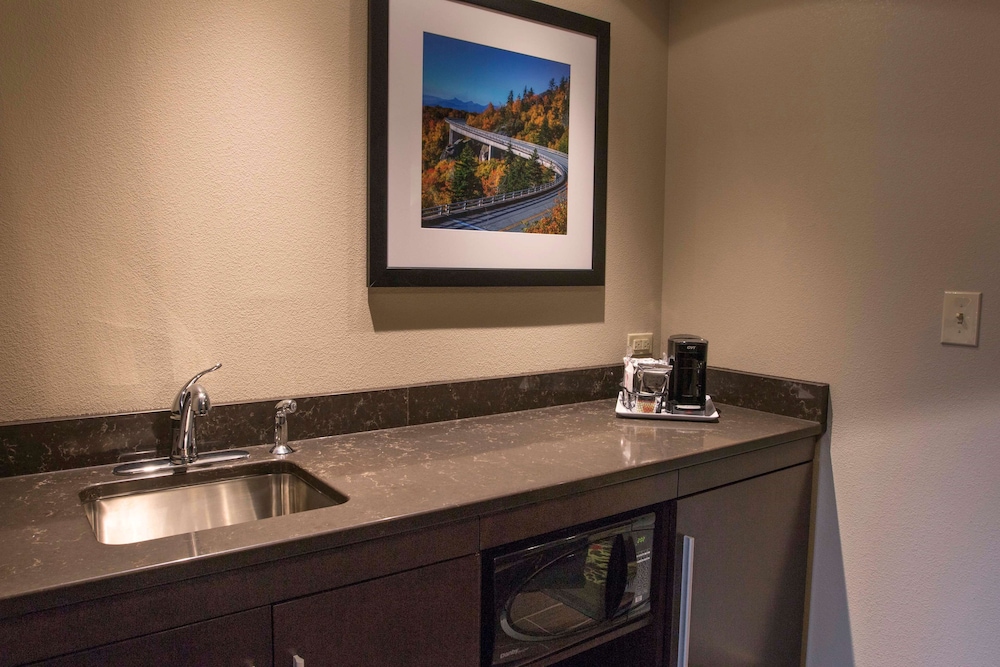 Hampton Inn & Suites Boone 24/55