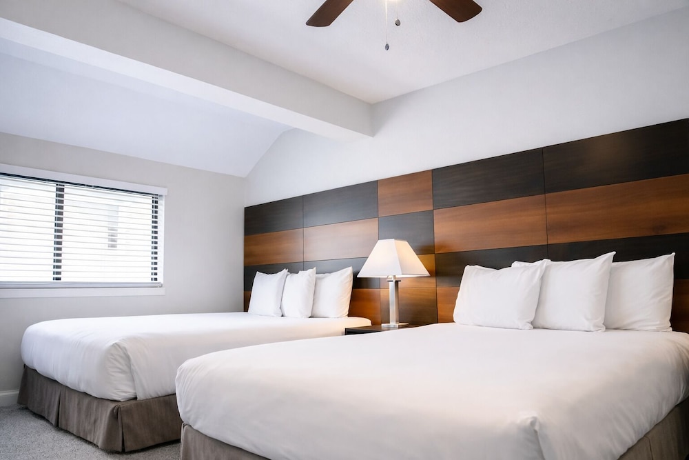 Presidential, King Bed, 2 Queen Beds