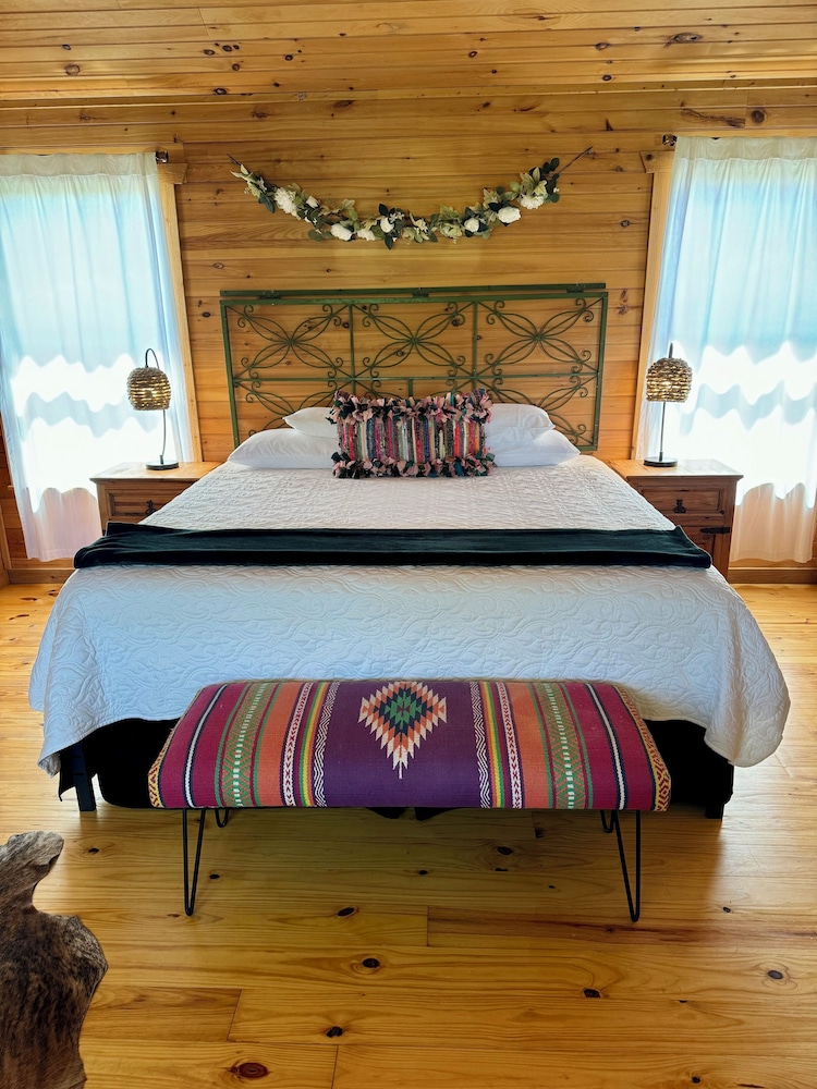 Luxury, Cabin, King Bed, Hill View, Hot Tub، City on a Hill at Spring Creek 4/7