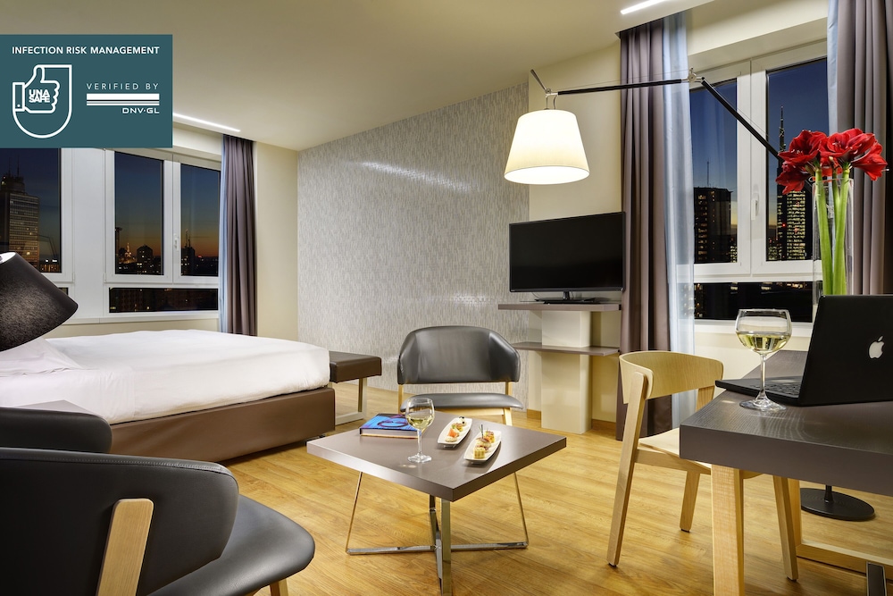 Unahotels Century Milan 33/50