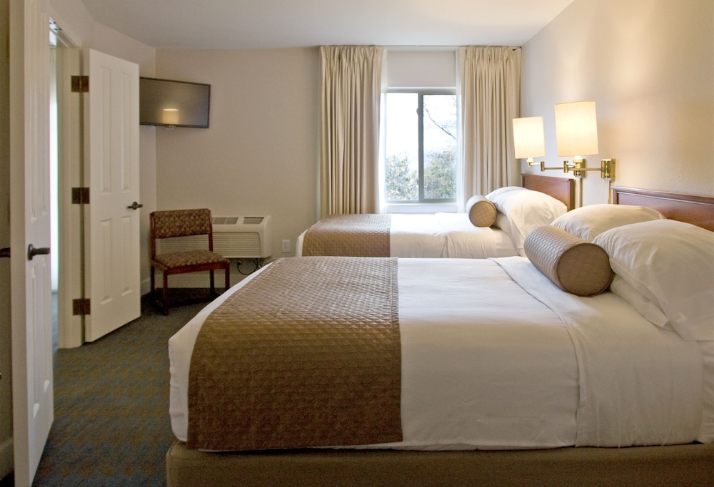 Ashland Hills Hotel Suites 16/51