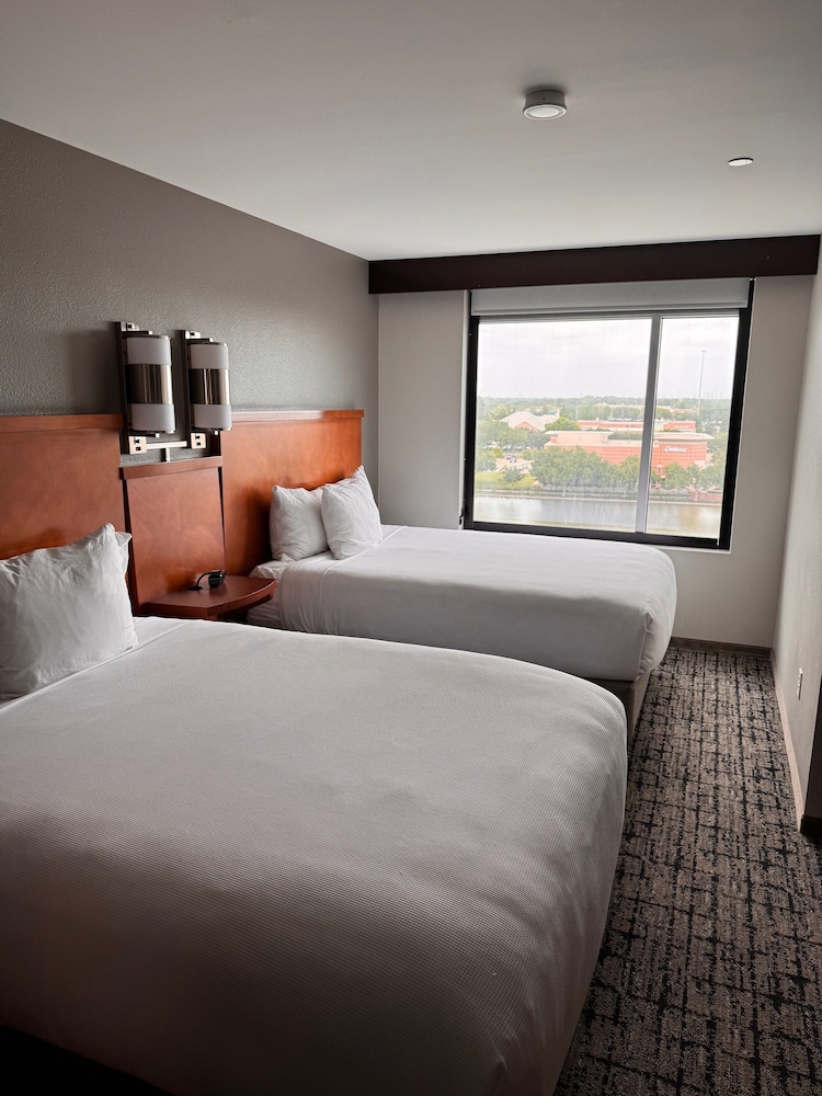 Room, 2 Queen Beds, Lake View