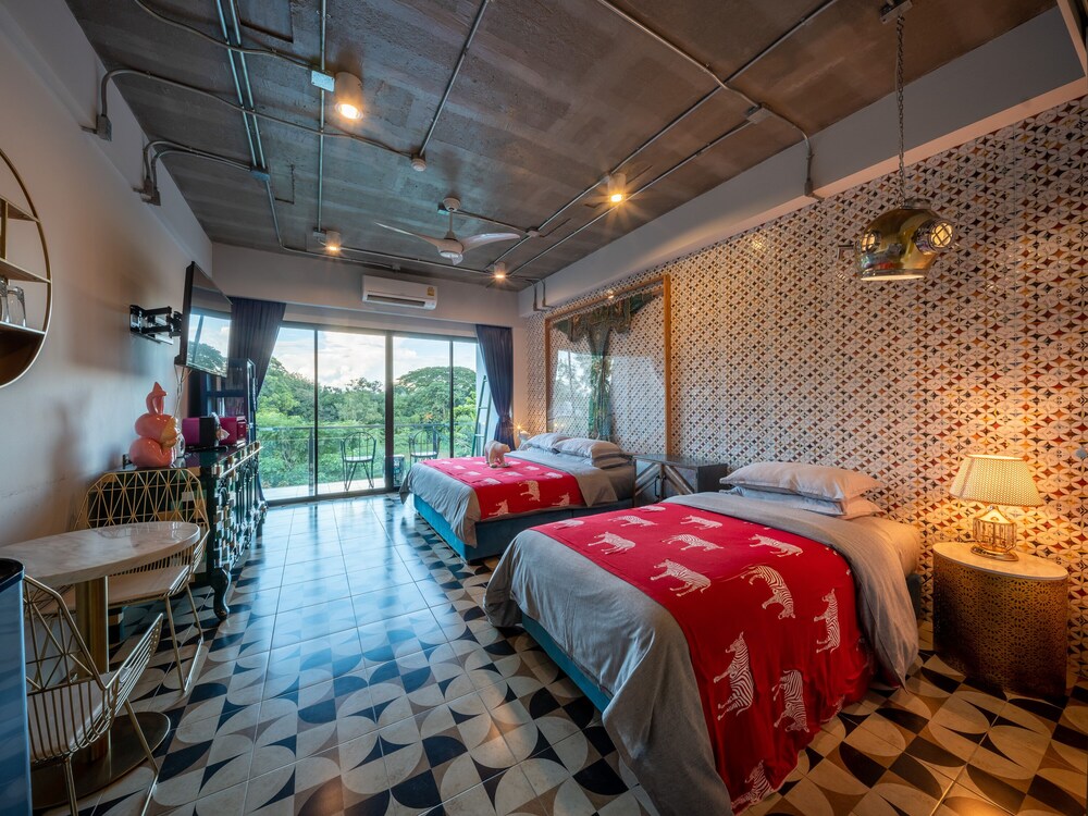 River Art Hotel 60/73