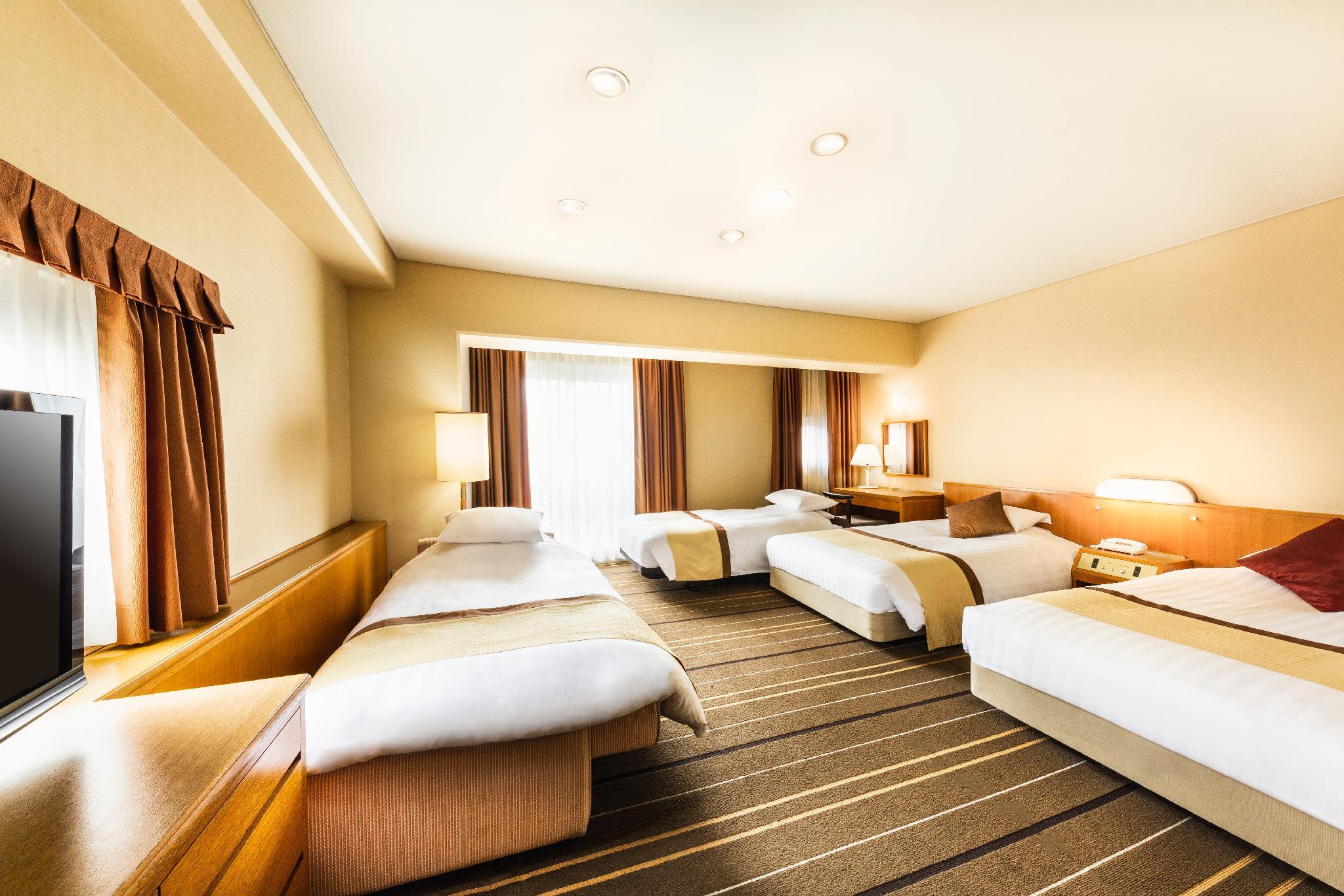 Deluxe, Twin Beds, West Wing
