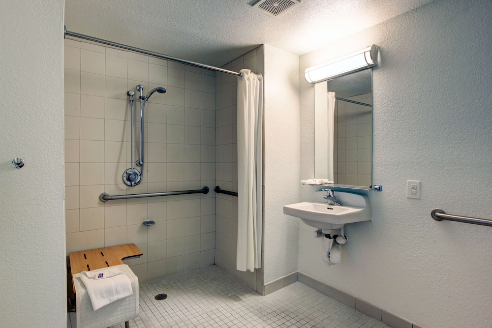 Motel6 Santa Ana, CA - Irvine - Orange County Airport 53/54