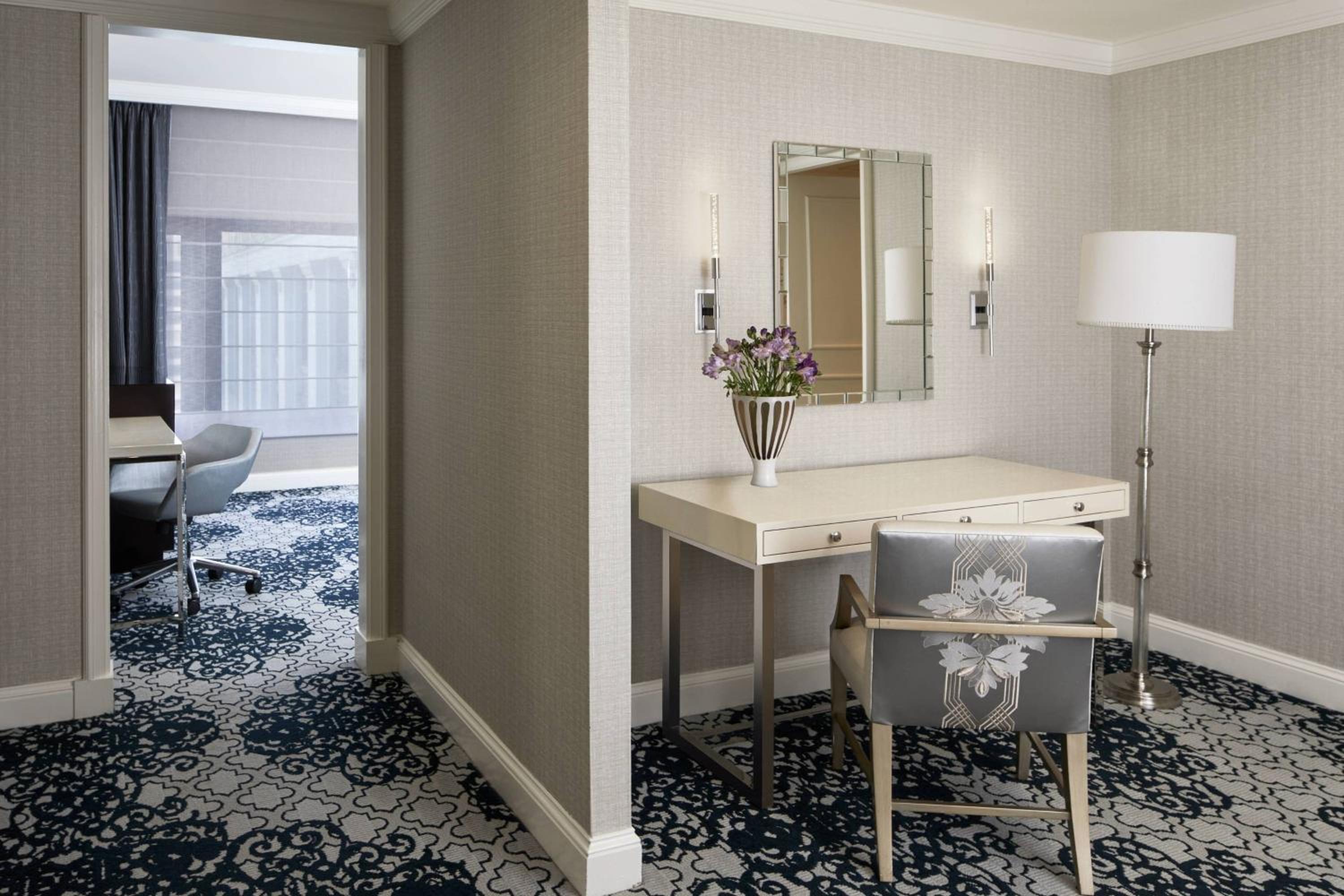 غرفة غراند ديلوكس بسرير كينج، The Ritz Carlton San Francisco 2/2