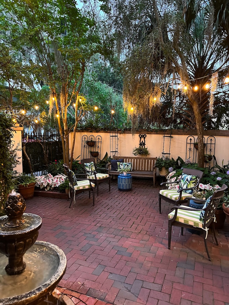 Hamilton-Turner Inn 44/50