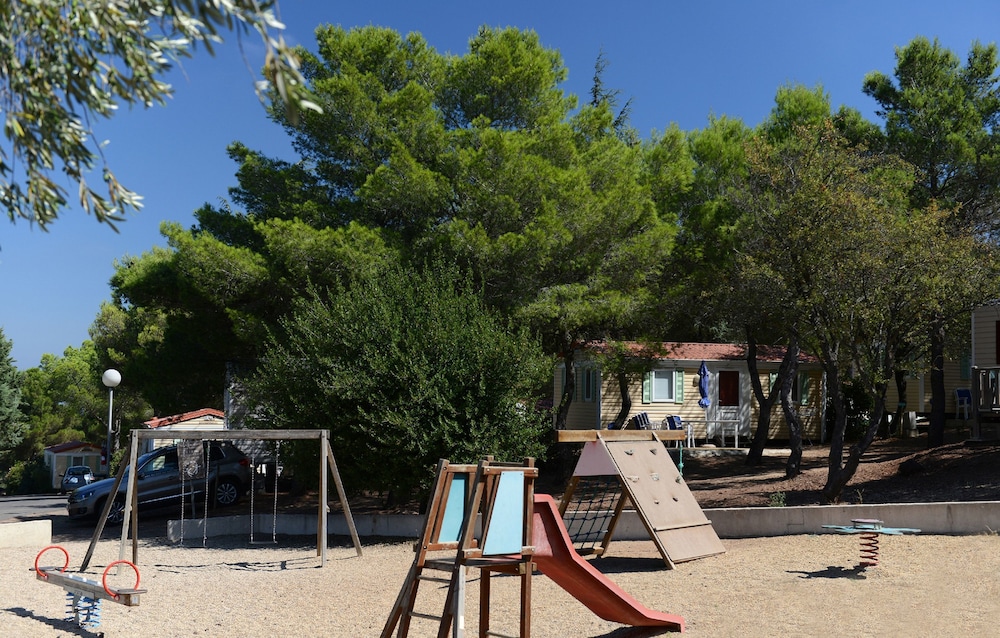 LA PINEDE 11/47