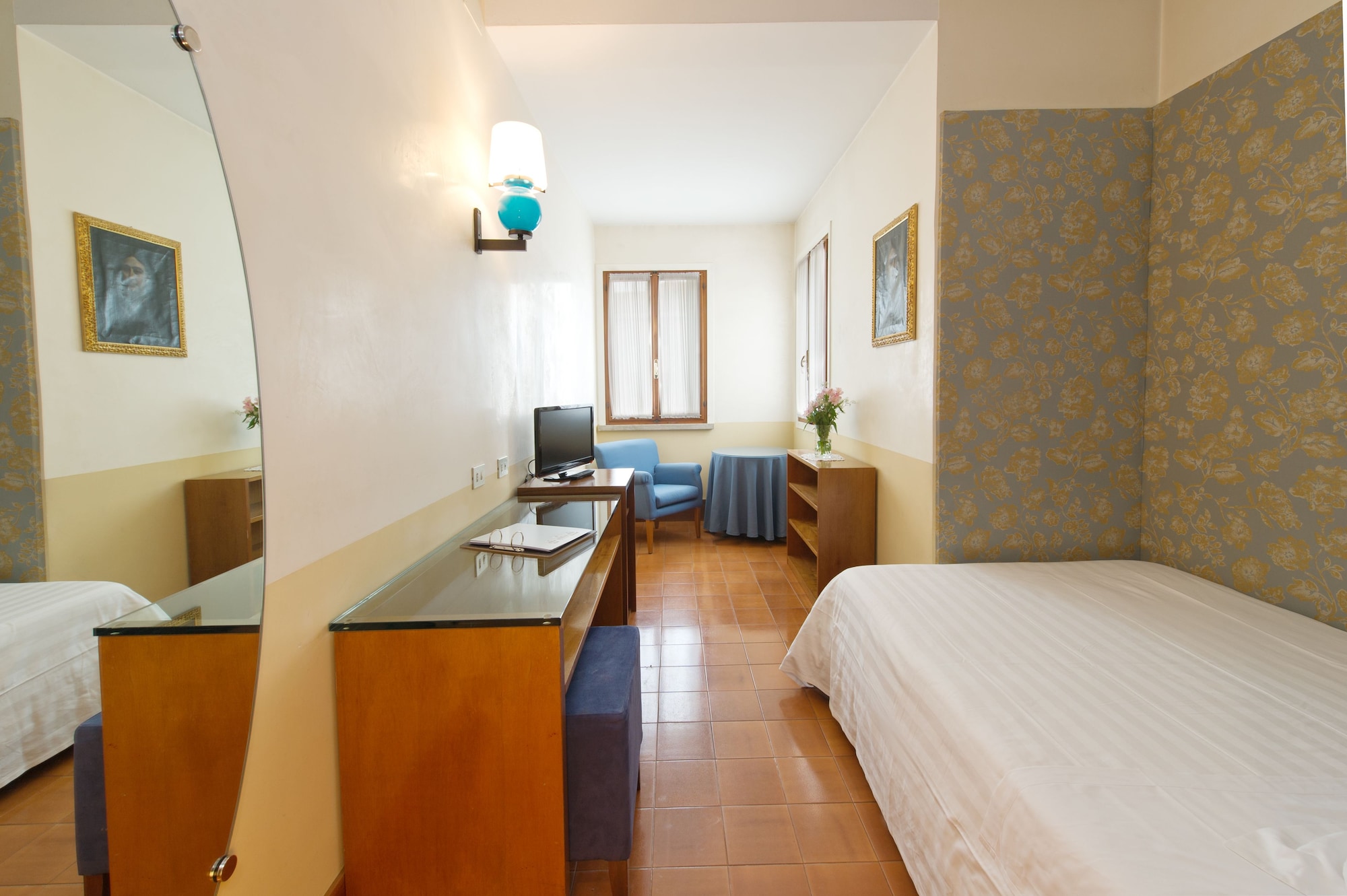 ROOM, SINGLE, SINGLE BED