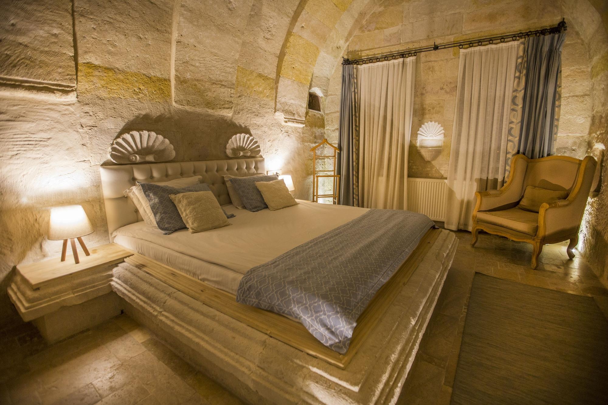 Cave, Presidential, Suite