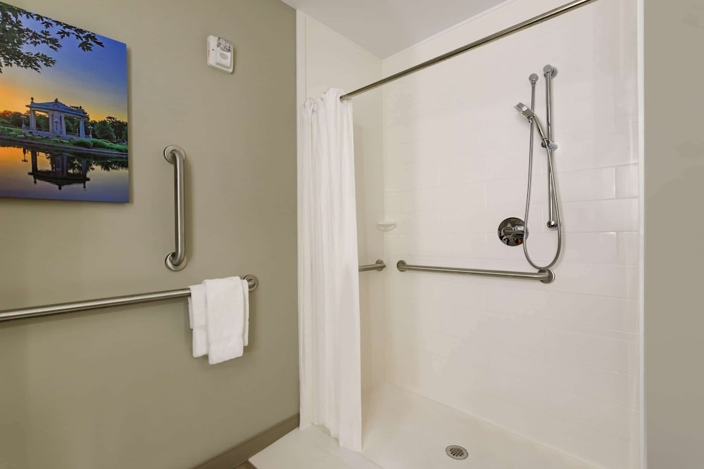 La Quinta Inn & Suites by Wyndham St Louis Route 66 47/47