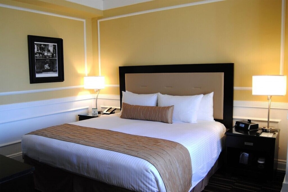The Pickwick Hotel 27/62