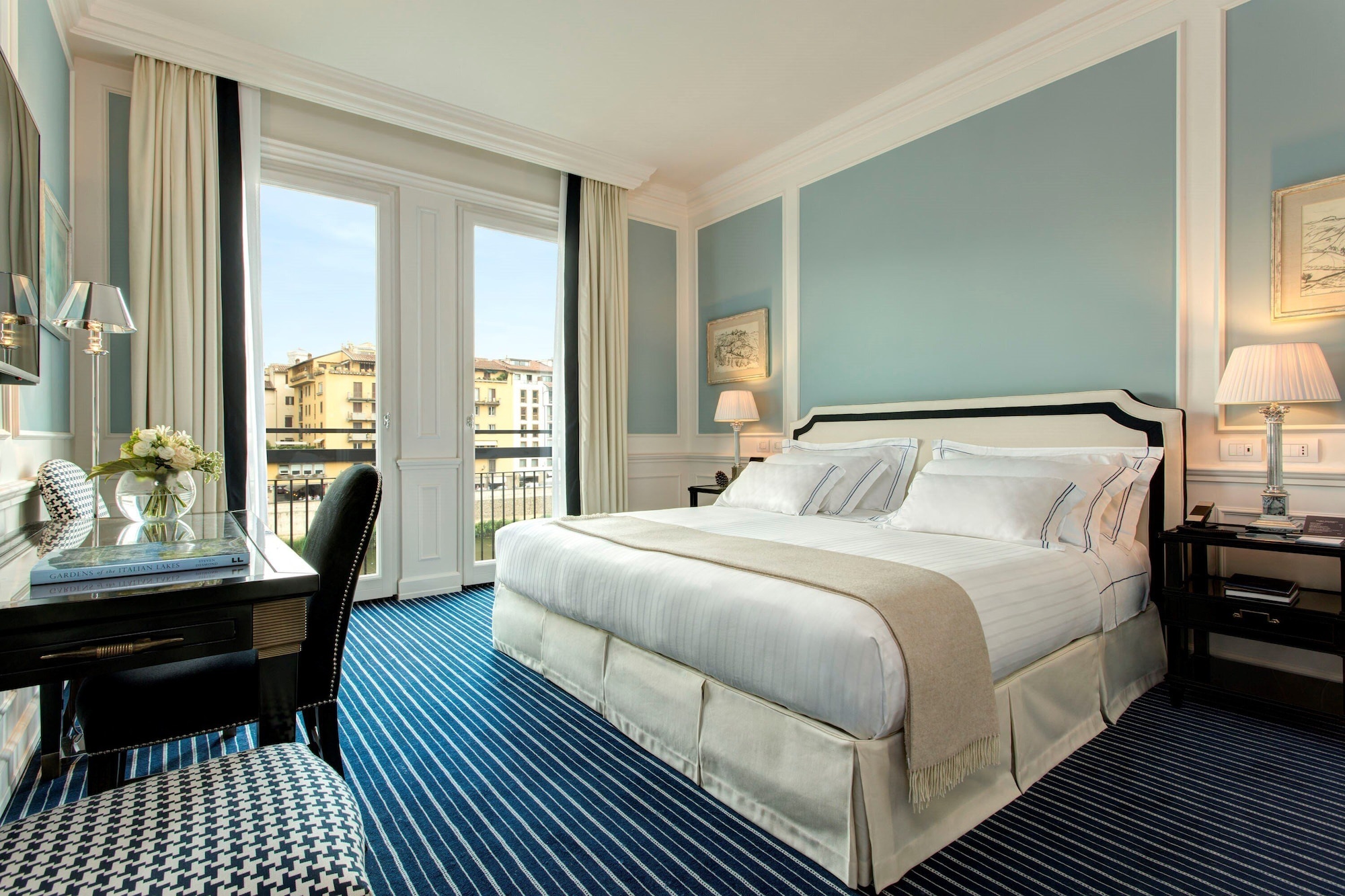 DELUXE, RIVER VIEW