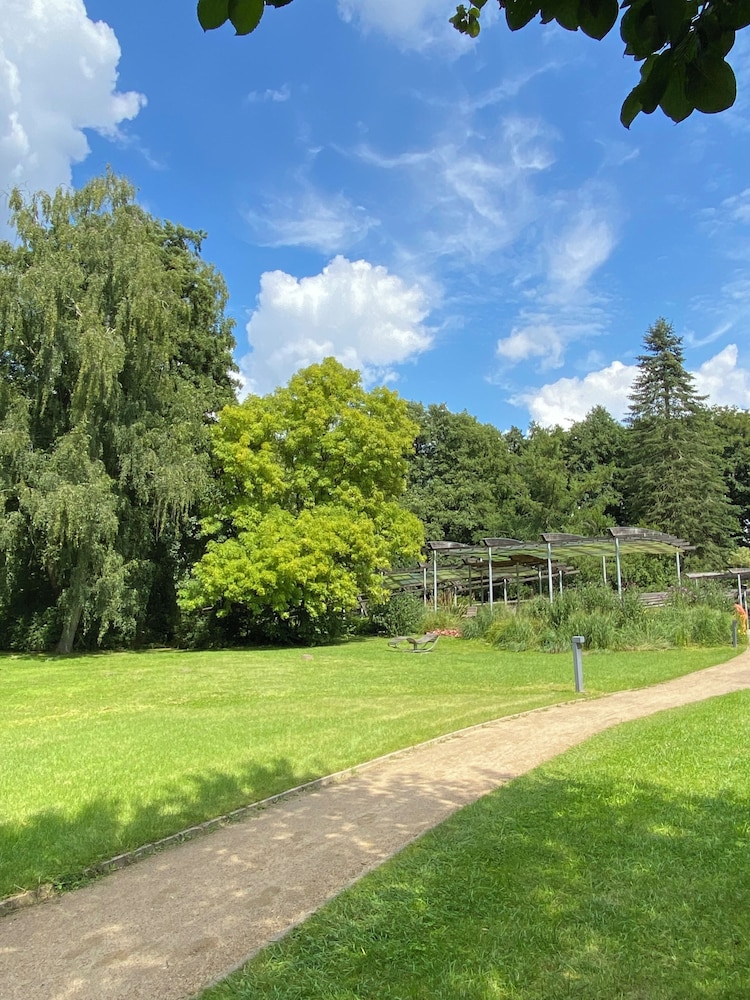 Sonnenhügel Hotel & Ferienwohnungen 56/69