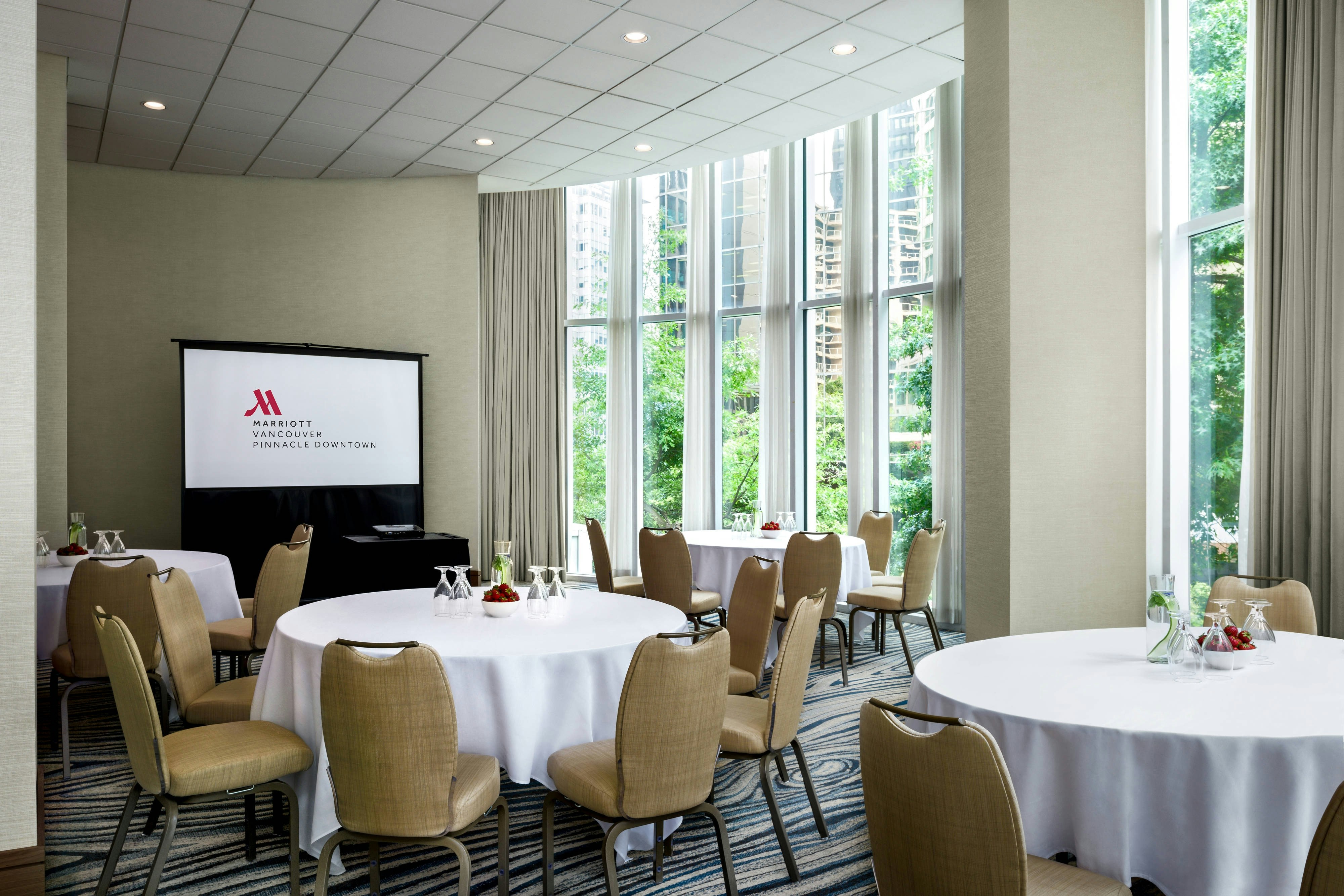 Vancouver Marriott Pinnacle Downtown 75/81