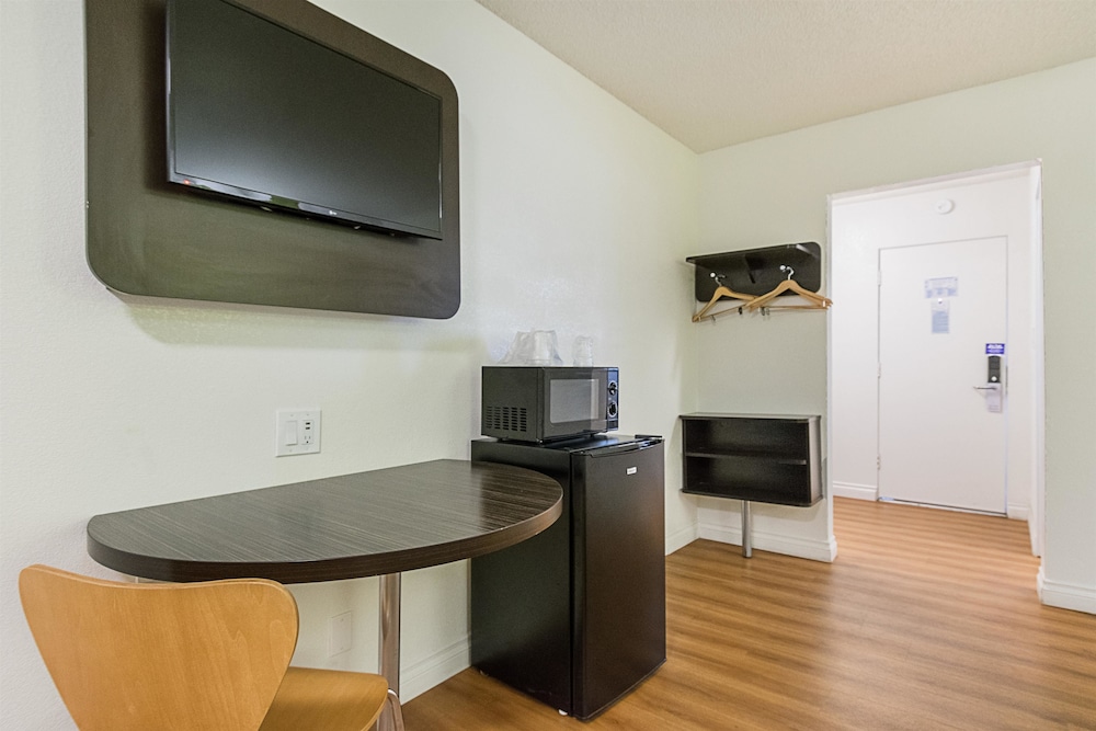 Motel6 Santa Maria, CA - South 30/56