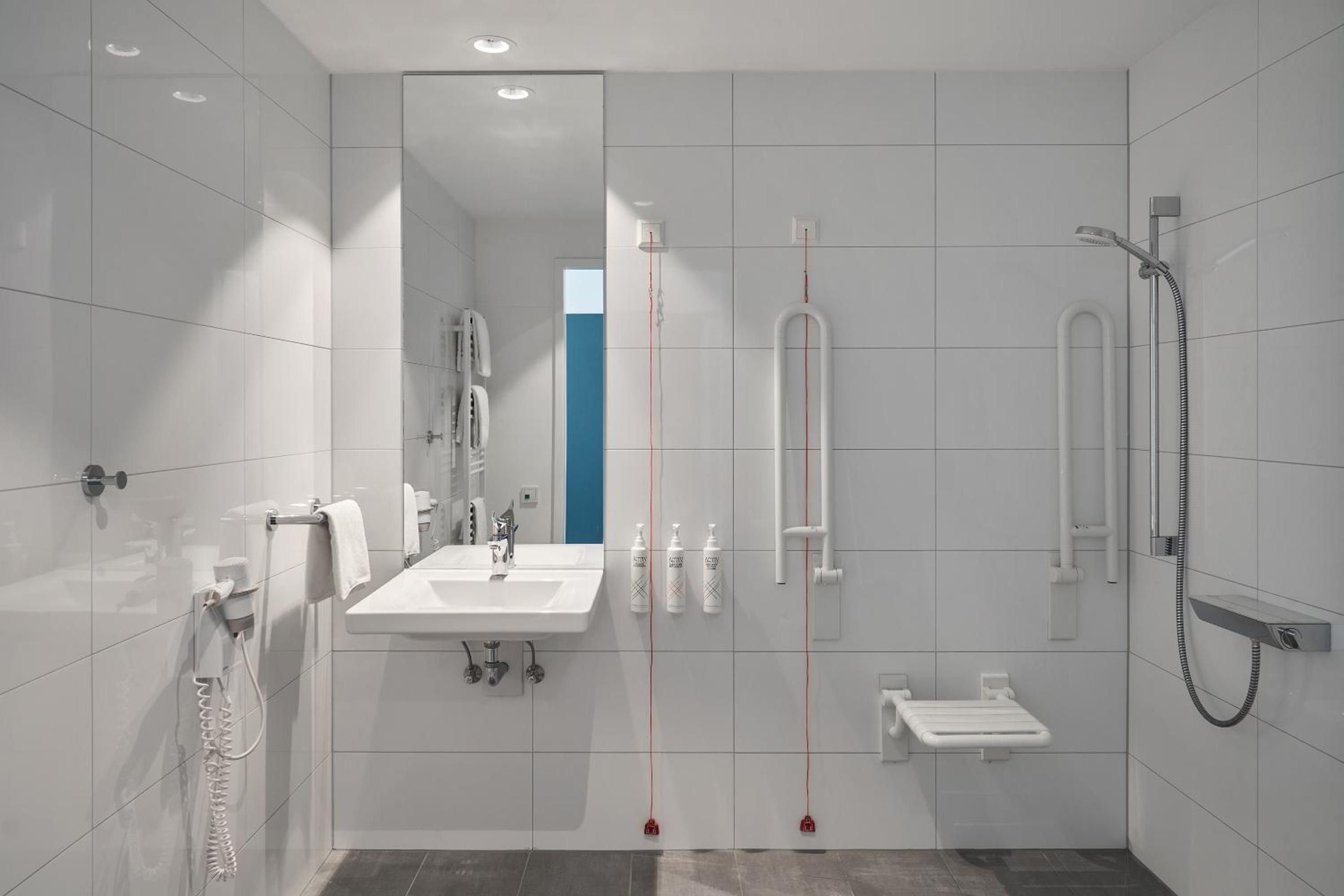 Standard, Twin Beds, Street View, Four Points Flex by Sheraton Bochum 3/3