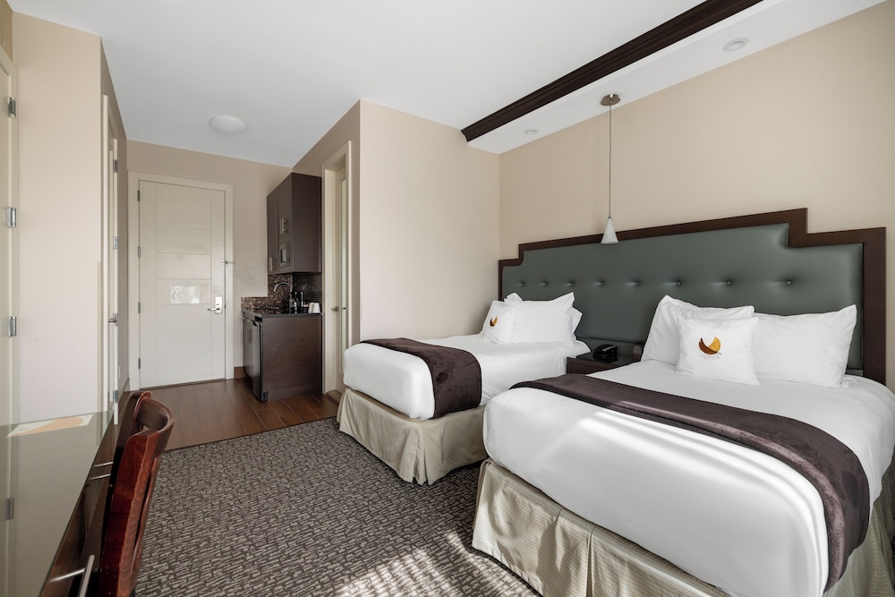 Condor Hotel by LuxUrban, Trademark Collection 9/50