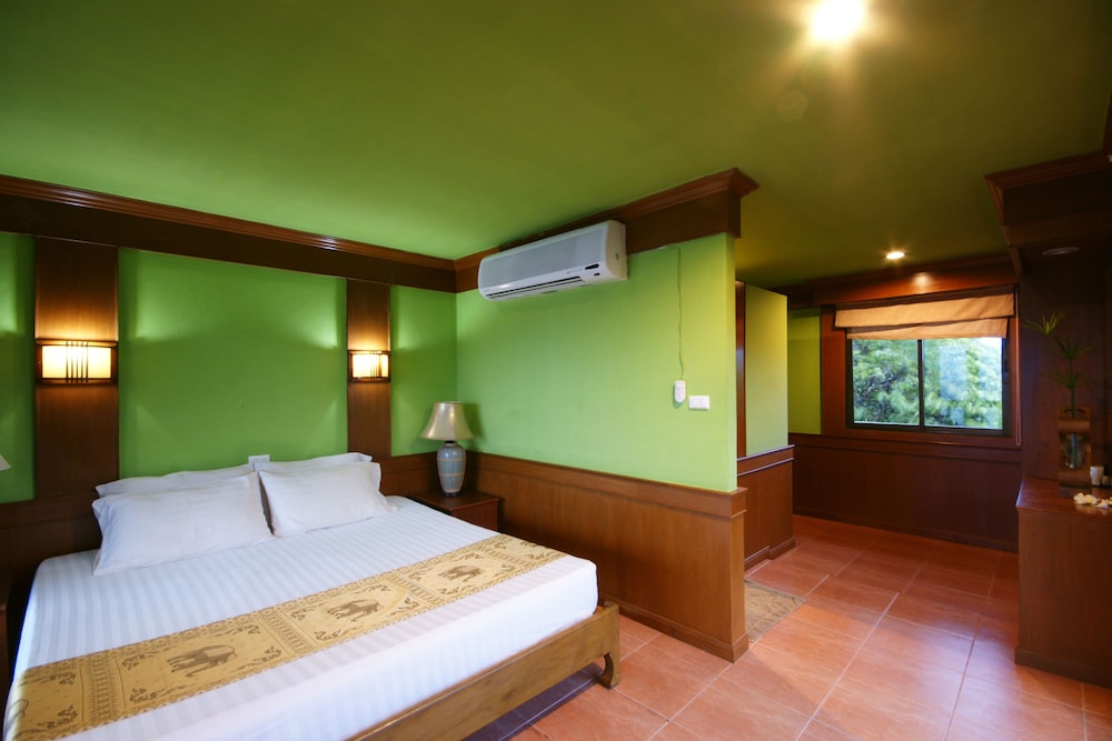 Sea Breeze Resort 24/68