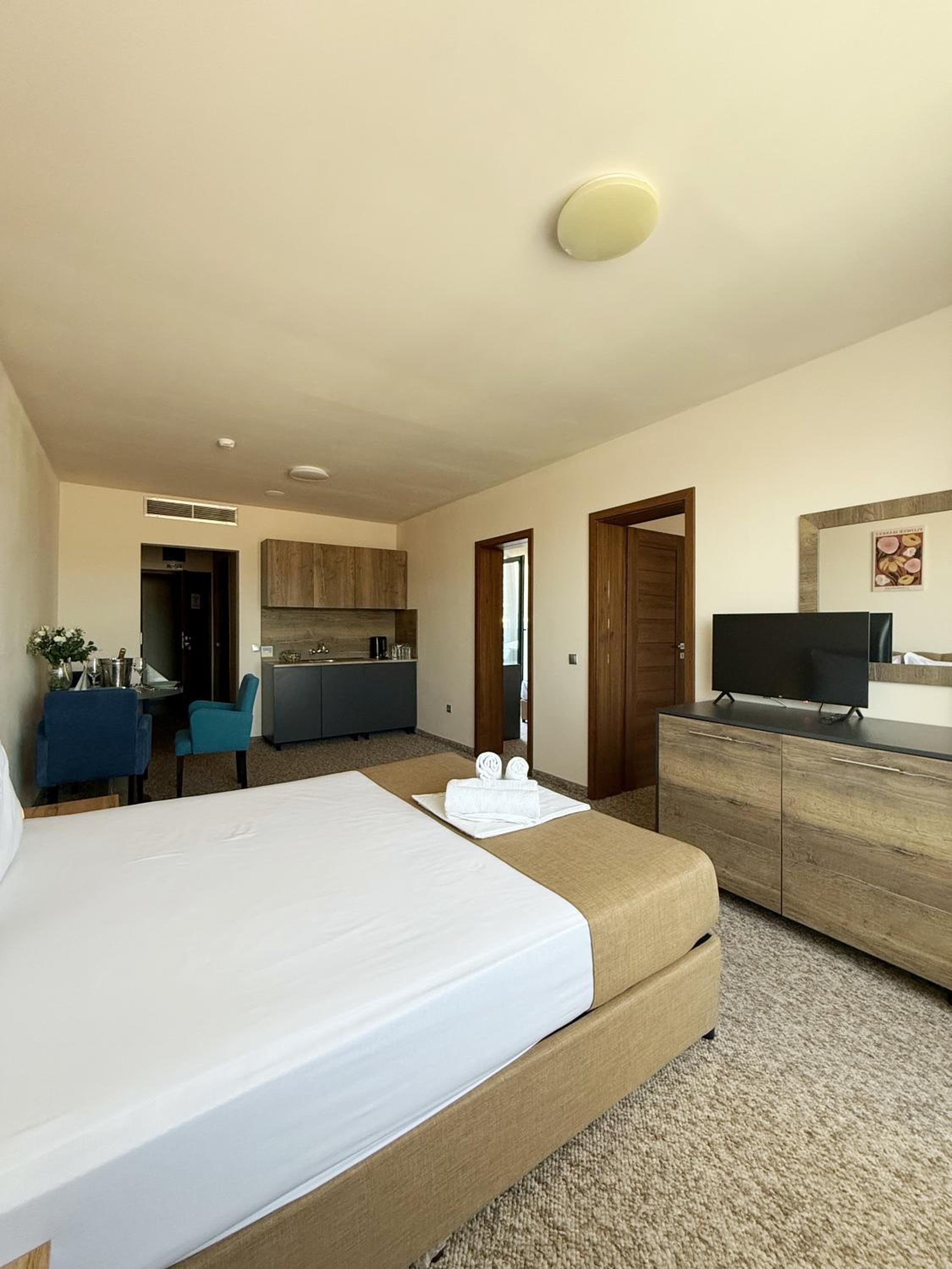 City Plaza Hotel 12/23