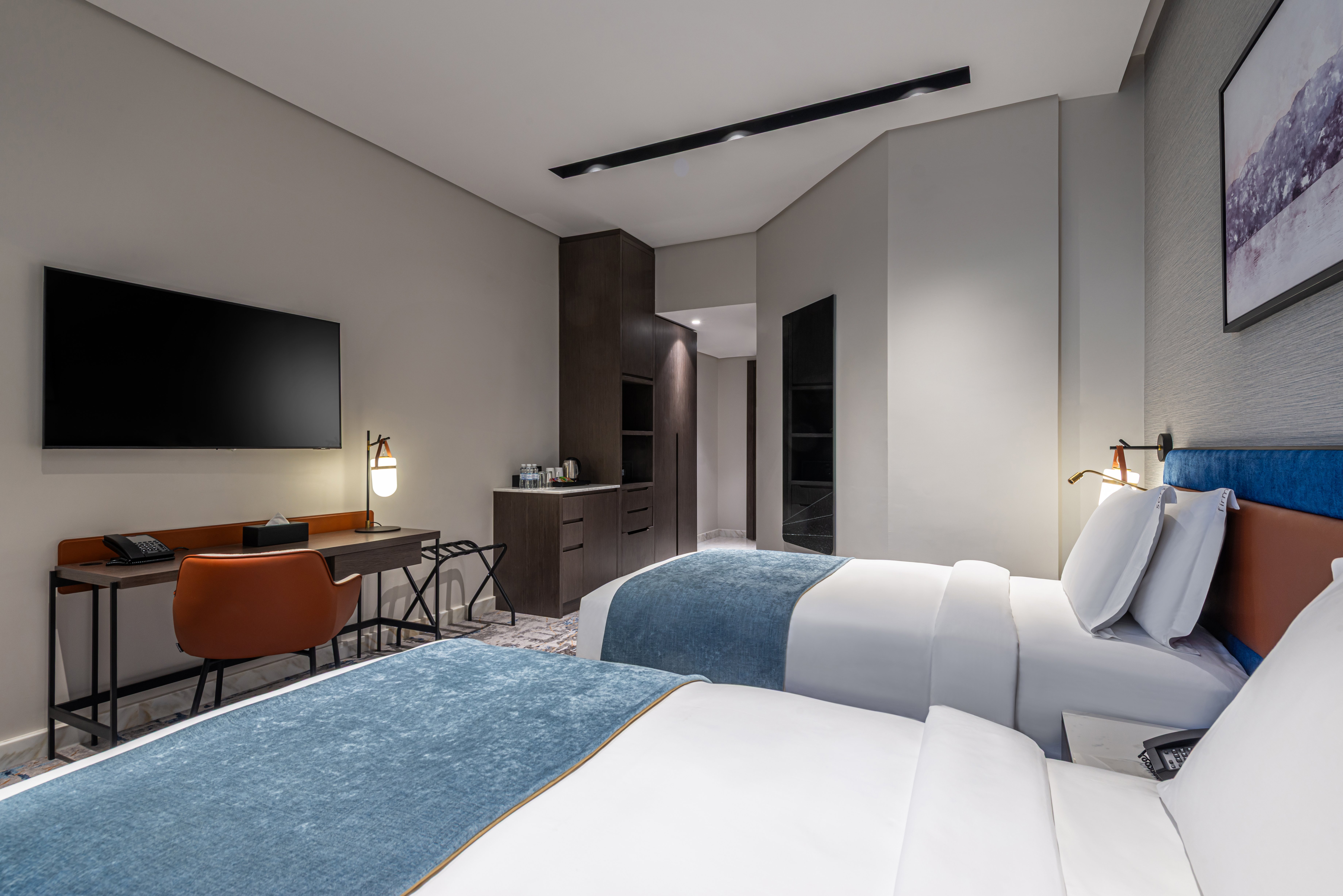 Royal, Suite