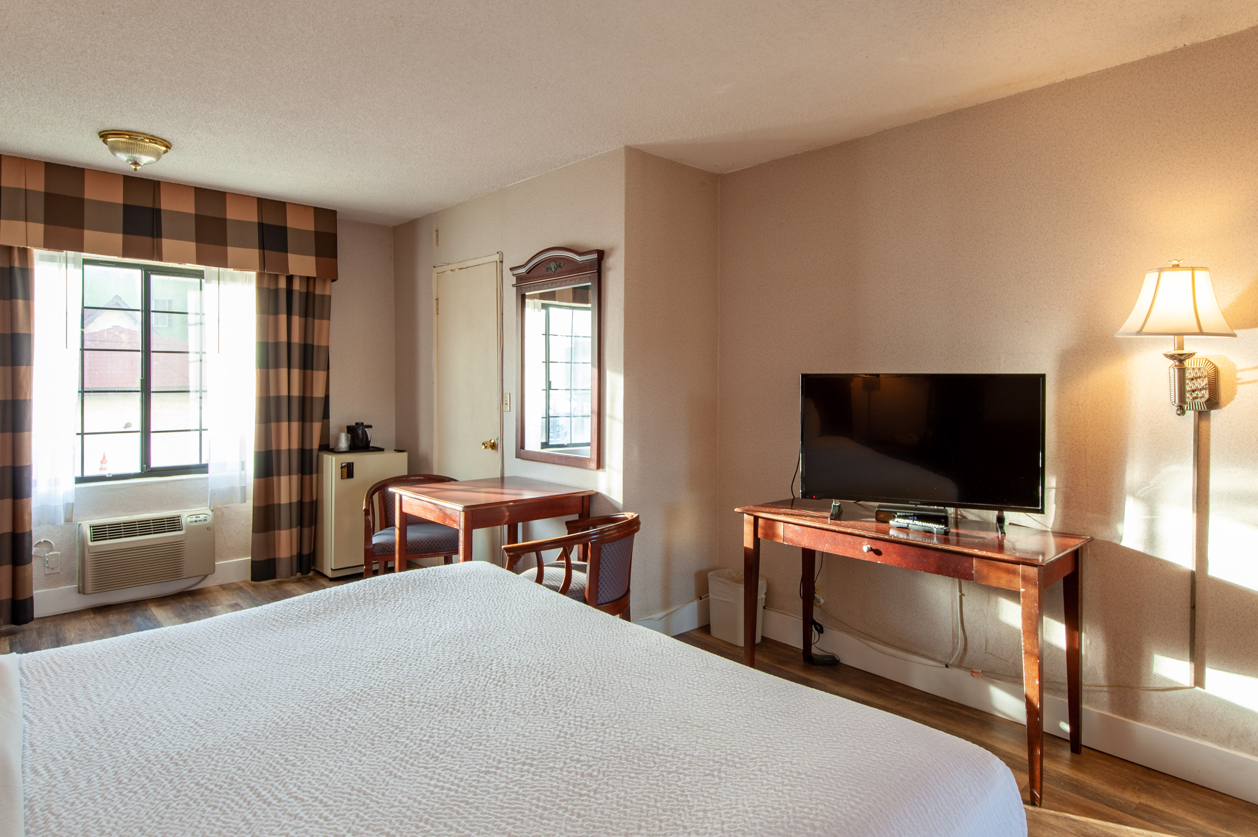 Studio City Court Yard Hotel 23/64