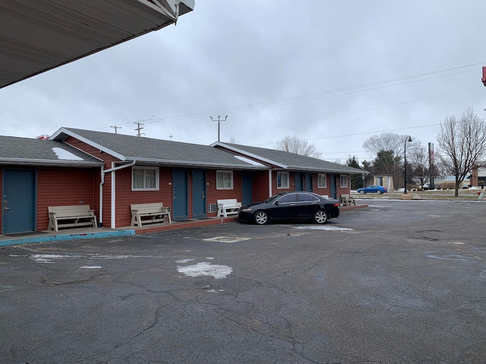 Chippewa Motel 4/42