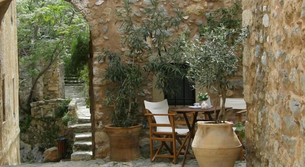 Dorovinis Monemvasia Castlehouses 24/45