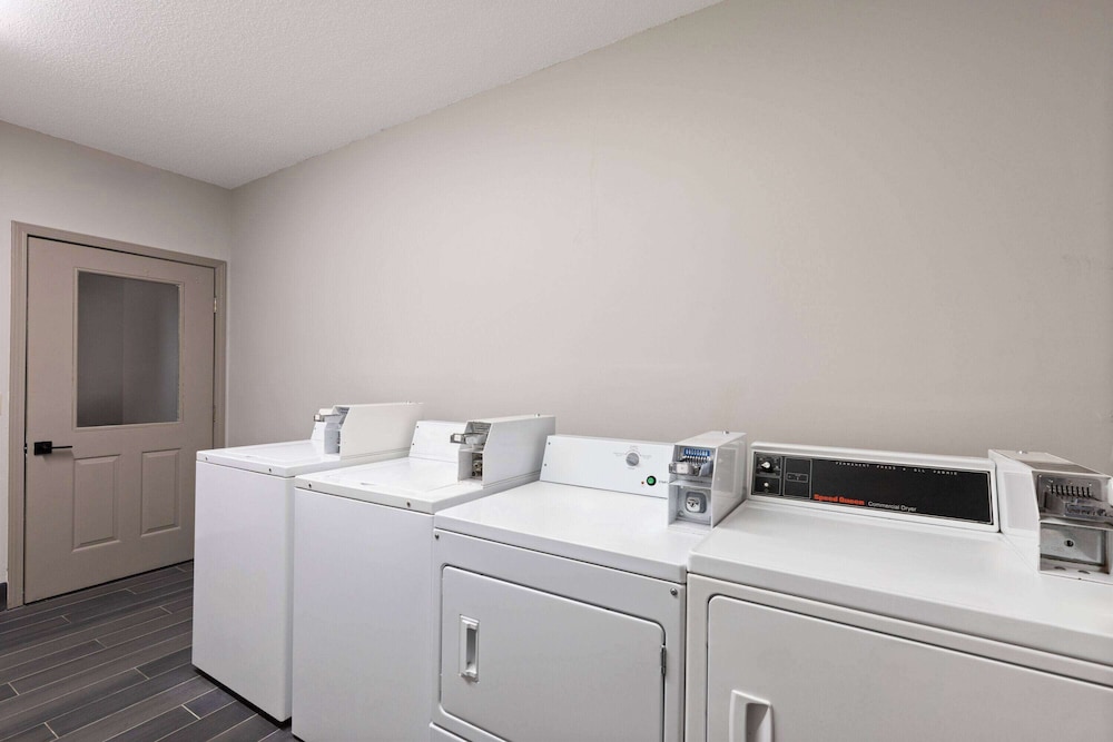 Ramada by Wyndham Studio Suites Dothan 11/35